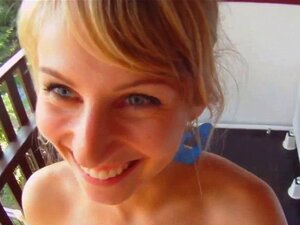 Gezogene Euro-Schönheit genießt POV-Balkonsex