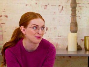 Mooie roodharige maakt haar beste vriendin zo heet en