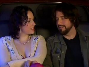 Swingerdamen sehen in ihren sexy Badeanzügen fantastisch aus, nach