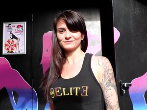 Marina deelt haar ervaring met vier jongens!