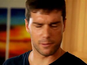 La dolcezza fa un buon pompino mentre il marito arrams