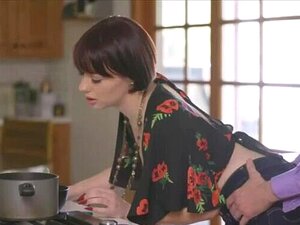 Kostenlos benutzen MILF-Stiefmutter und süße Stieftochter sind