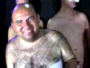 Isotissinen blondi massiiviset laukeamiset