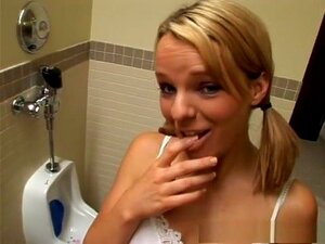 La pornostar favolosa Cosette Angelique in un ingoio esotico, film di