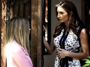 Verlorener süßer Lesbensex mit der Pastorenfrau