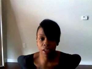 La bellezza ebano scuote il suo ENORME culo