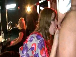 42 Milfs raken uit de hand op seksfeest 51