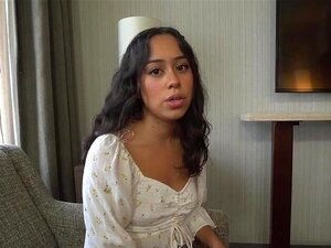 Latina söta styvsystern Dania Vega vill starta en fan. Latina söta
