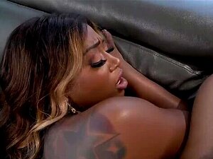 Große schwarze Mama wird von einem weißen Typen gefickt - schwarzer