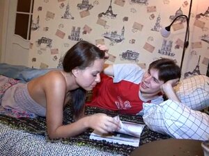 Trovano un bel ragazzo e lui accetta di pagare in contanti