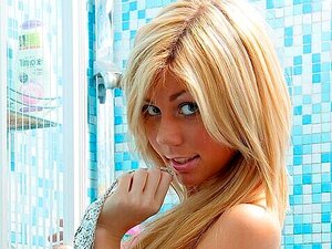 Verführerische süße Masturbation