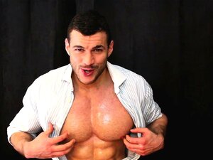 Massieve pecs enorme lul die pronkt
