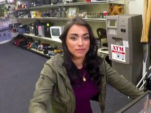 Jessi wird geil, als sie den großen Schwanz eines Bauern sieht.