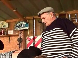 Französische Reife wird von Wil und Papy Voyeur gefickt
