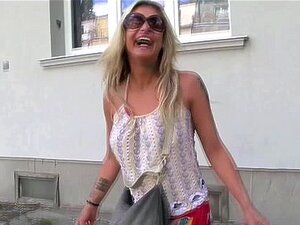 Raccolta eurobabe scopata a pecorina in pubblico