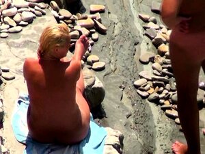 Milf nackt am öffentlichen Strand