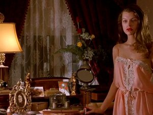 Milla Jovovich nackt - Chaplin - 1992. Der Clip wurde aus dem Film