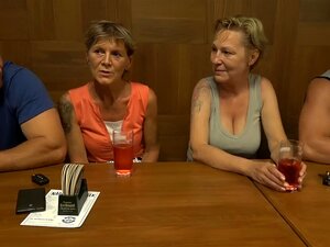 Ältere Vollbusige Frau Tauscht Freund