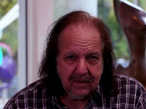 La arrapata Trina Michaels dalle grandi tette viene sbattuta analmente