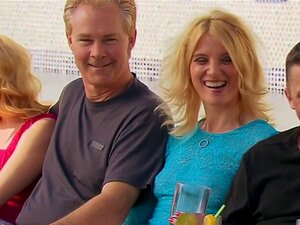 Frischer Swinger-Ehemann bekommt einen verdammt guten Blowjob von