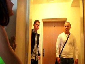 ЧЕШКА ГАНГБЕНГ ОРГИЈА - Превише кураца