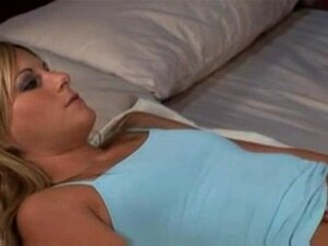 Deixa eu esfregar sua barriga.Deixa eu roçar sua barriga