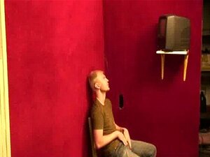 Schwuler Hardcore-Gloryhole-Sexporno und dreckige schwule Handjobs 18