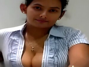 Titten große titten Nippel latina