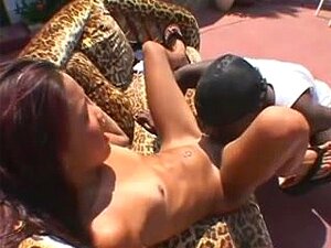 Verrückte College-Szene mit kleinen Titten, Zwergen-Szenen