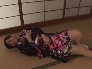 Geile Japanse model Yuu Kawakami in ongelooflijke doggystyle, harige