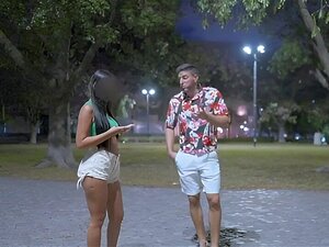 Heiße argentinische Süße wird von einem Fremden angemacht und hat