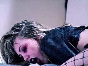 Ivy Wolfe wurde verrückt nach Schwanz und Eiern und landete sich in