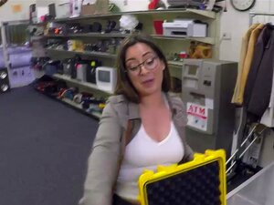 Eine Frau aus Frankreich im Pfandhaus ficken