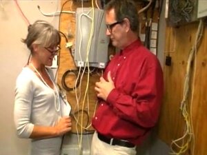 Oma wichst einem alten Mann einen