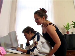 Ruma kypsä huora saa rimmingin. Ruma itsetyydytyshuora isoilla