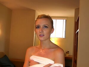  Diese blonde Schlampe hätte es besser wissen sollen, ihre