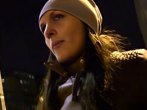 Лажни агент јебе бринету у јавности за