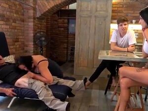 Stiefvater, Stiefsohn, Enkel, Stieftante und Freundin ficken wie Irre.