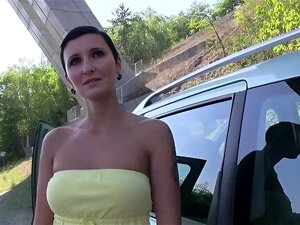 Sexy tschechisches Mädchen mit perfektem Körper wird für Sex in der
