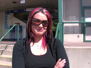 Deutsche obdachlose Süße wird verführt, um zum ersten Mal für Geld