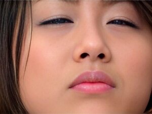 Hina Aisawa går styggt på en saftig kuk i hardcore