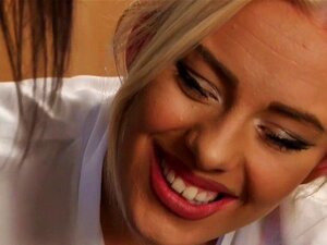 Cfnm britanske cure ponižavaju. Cfnm britanske cure ponižavaju