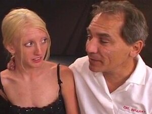 Knochenblonde Bondage-Schmerz-ZAPPELN