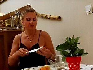 FRANZÖSISCHE REIFE N36-Blonde Anal-Mutter und brünette Süße mit