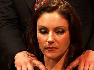 Chef fickt seinen Angestellten, um Wertschätzung zu zeigen