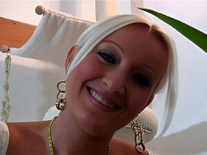 Traumhafte Schlampe blonde Amateurin cremt ab. Traumhafte Schlampen