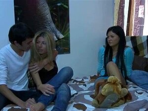 Starke Erektion für heißen Sex. Der Typ bekommt einen harten und