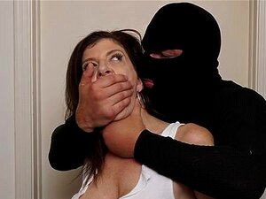 Ein dreckiger Dieb fickt mit einer großbusigen MILF Sara Jay