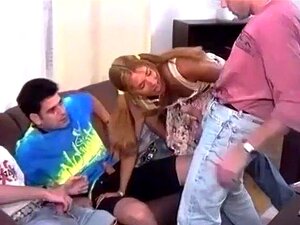 Dina Pearl bekommt DP in einem Gangbang