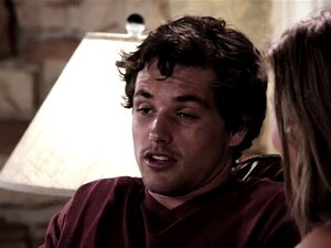 Vollbusige süße Stiefschwester wird von ihrem geilen Stiefbruder